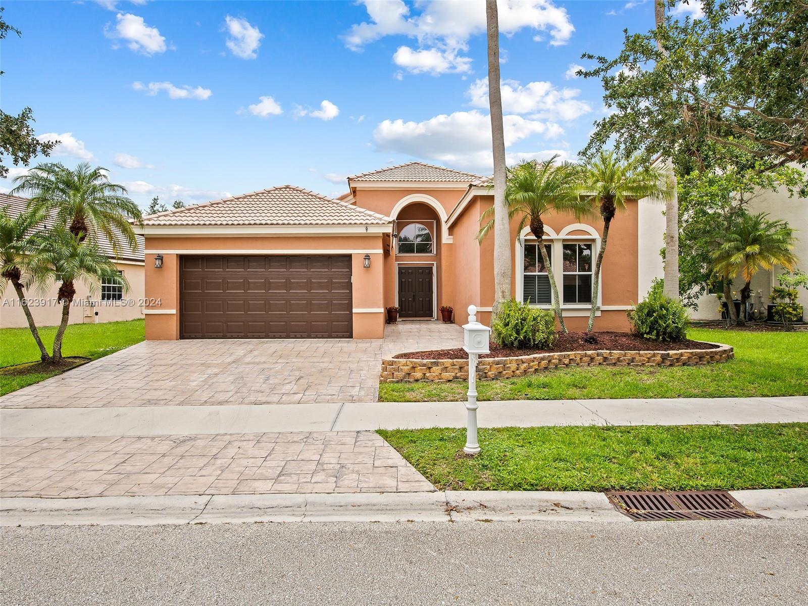 Falls Blvd, Weston, FL 33327