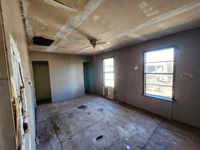 1511 Gray St, House other with 3 bedrooms, 1 bathrooms and null parking in Plainview TX | Image 5