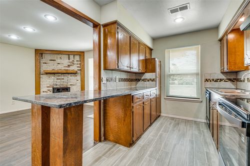 112-right-side-110 Crandall Rd, Irving, TX, 75060-2216 | Card Image