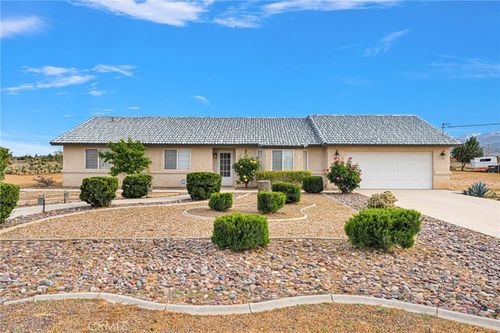 6271 Smoke Tree Rd, Phelan, CA, 92371-7092 | Card Image