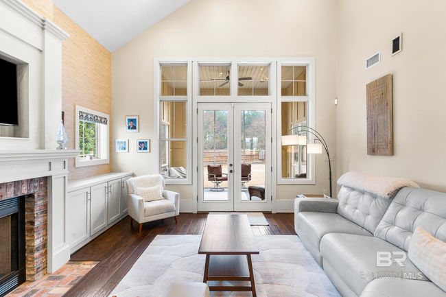 Living Room | Image 10