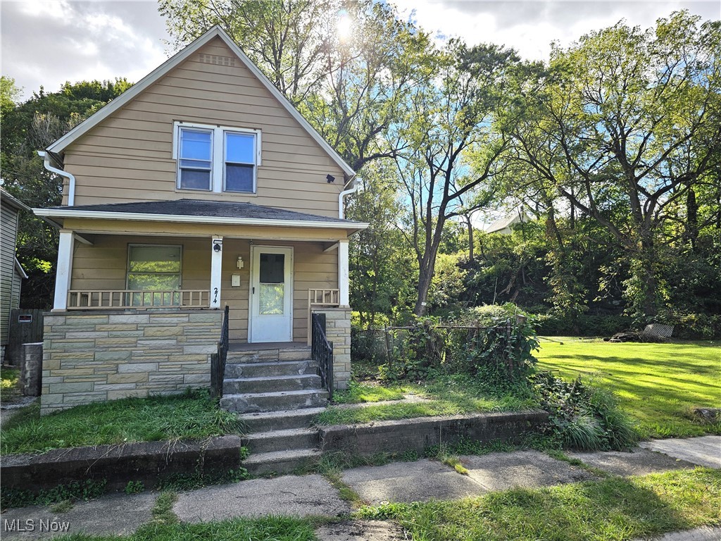 Adams St, Akron, OH 44304