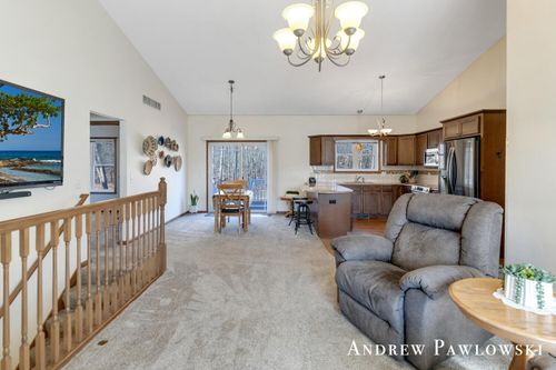 16861 Peach Ridge Ave, Kent City, MI, 49330-9176 | Card Image