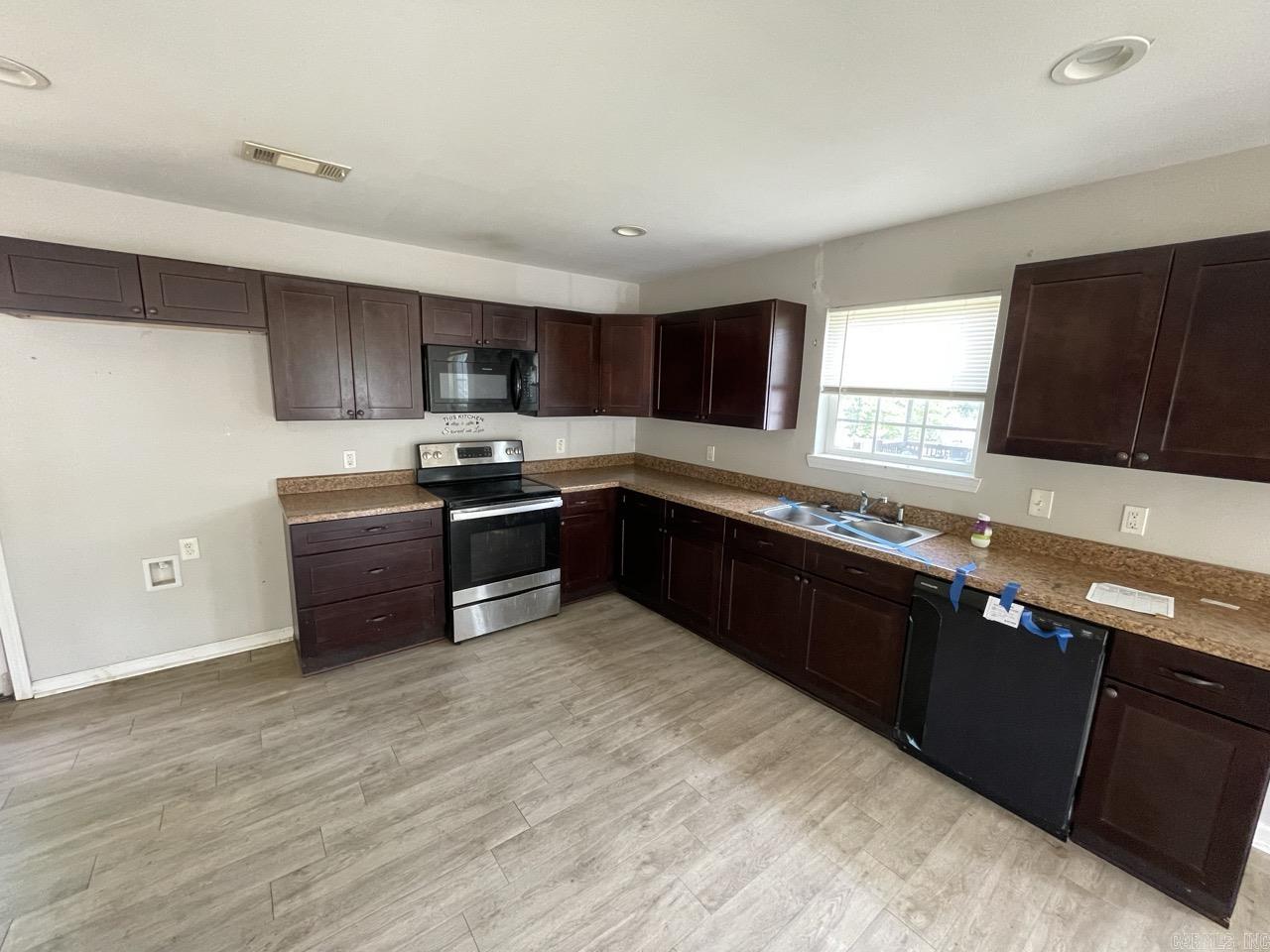 Residential in Lonsdale 3