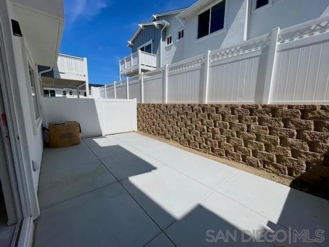 7825 Cypress Dr, Townhouse with 3 bedrooms, 3 bathrooms and 2 parking in Santee CA | Image 4