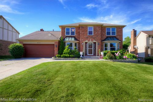 30118 Kingsway Dr, Farmington Hills, MI, 48331-1647 | Card Image