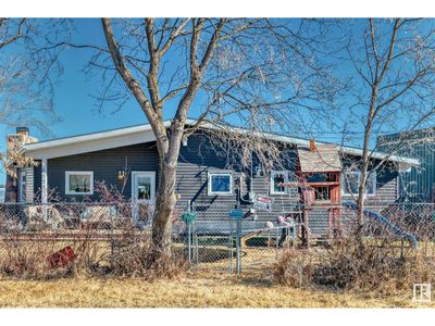 6822 50 Ave, House other with 2 bedrooms, 1 bathrooms and 4 parking in Lac Ste. Anne County AB | Image 2