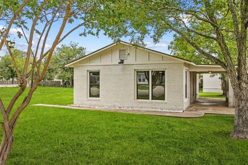 875 E Brenham St, Giddings, TX, 78942-2135 | Card Image