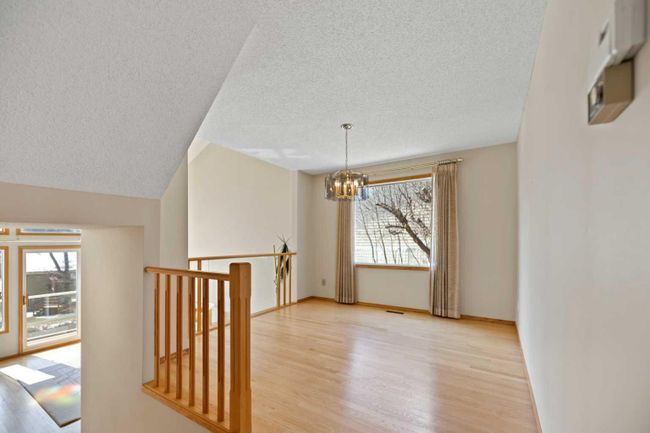 28 Stradwick Way Sw, Home with 3 bedrooms, 3 bathrooms and 2 parking in Calgary AB | Image 12