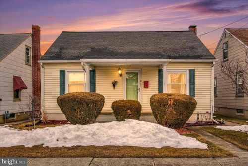 371 Maple Ave, Hanover, PA, 17331-4721 | Card Image