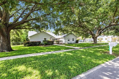 38904 5th Ave, Zephyrhills, FL, 33542-4607 | Card Image