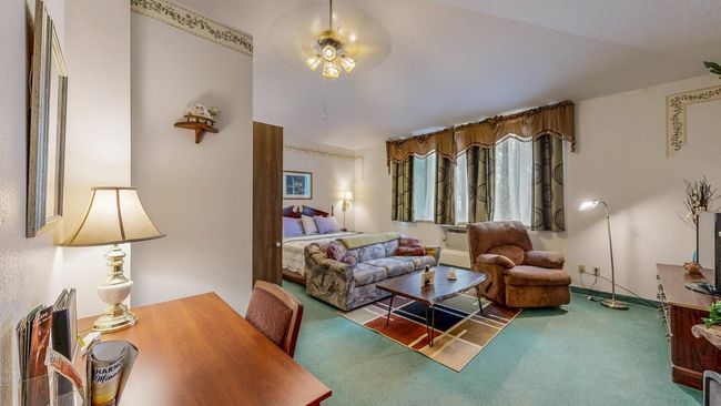King Suite with Kitchenette | Image 28