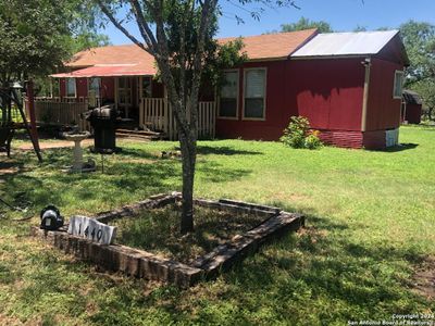 1440 County Road 429, House other with 3 bedrooms, 2 bathrooms and null parking in Pleasanton TX | Image 1