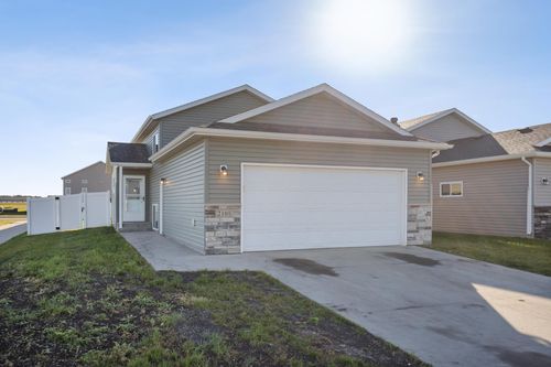 2101 10th St W, West Fargo, ND, 58078-3217 | Card Image