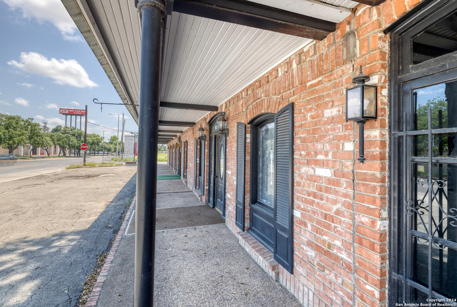 Commercial Sale in Uvalde 2