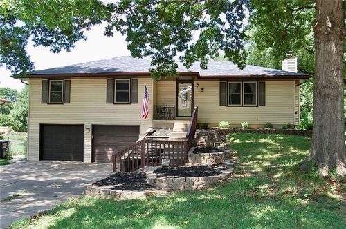 407 Hithergreen Dr, Lansing, KS, 66043-1707 | Card Image