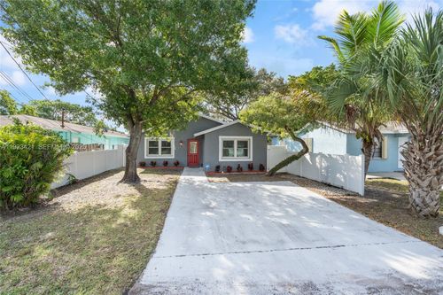 870 Ne 35th St, Oakland Park, FL, 33334-2830 | Card Image