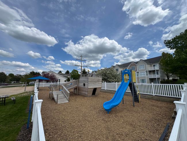 70 Spinnaker Dr, Condo with 2 bedrooms, 3 bathrooms and null parking in Manistee MI | Image 51