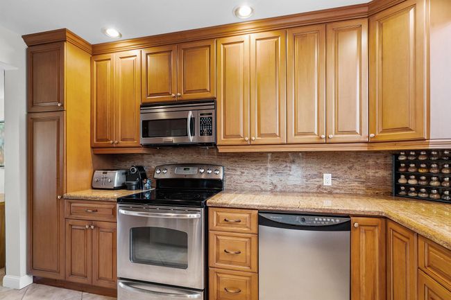 4234 Deste Ct, Condo with 3 bedrooms, 3 bathrooms and null parking in Lake Worth FL | Image 5