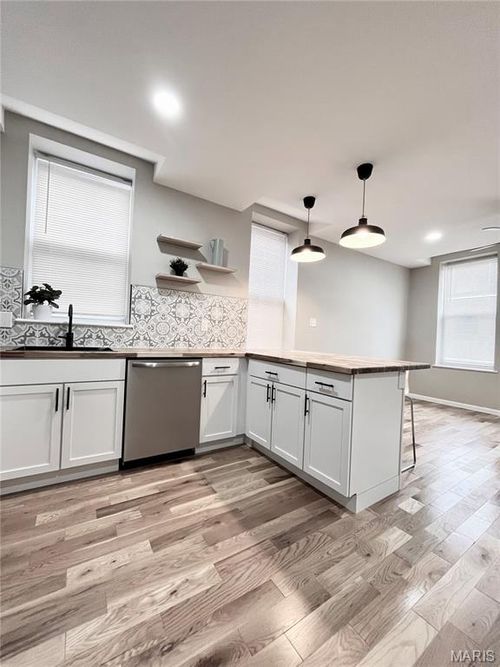 1f-3318 Illinois Ave, Saint Louis, MO, 63118-3241 | Card Image