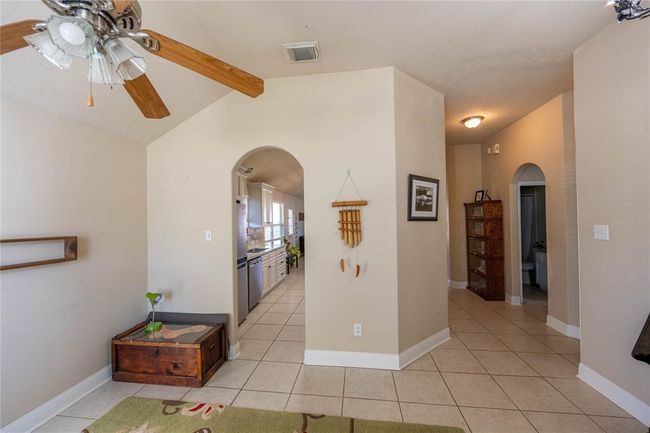 1409 Barras St, House other with 3 bedrooms, 2 bathrooms and 2 parking in Alvin TX | Image 4