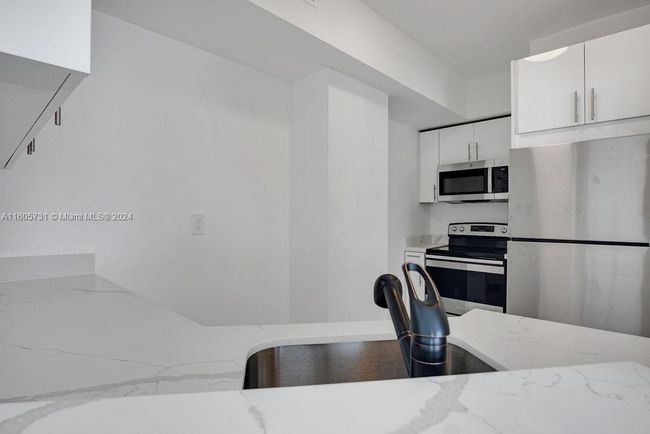 204 - 747 Michigan Ave, Condo with 1 bedrooms, 1 bathrooms and null parking in Miami Beach FL | Image 10