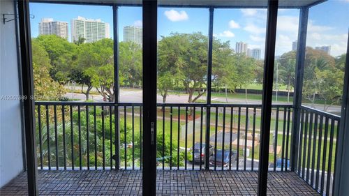 409-3475 N Country Club Dr, Aventura, FL, 33180-1777 | Card Image
