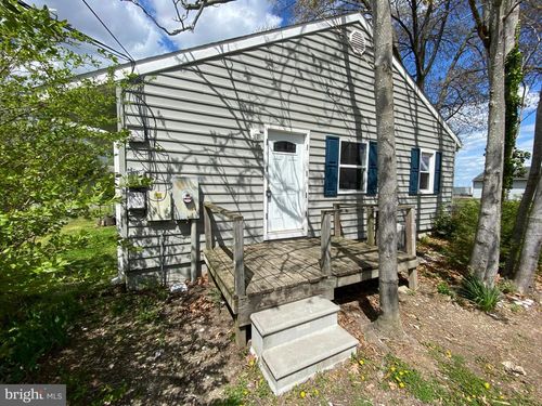 apt-b-201 Irving Ave N, COLONIAL BEACH, VA, 22443-2364 | Card Image