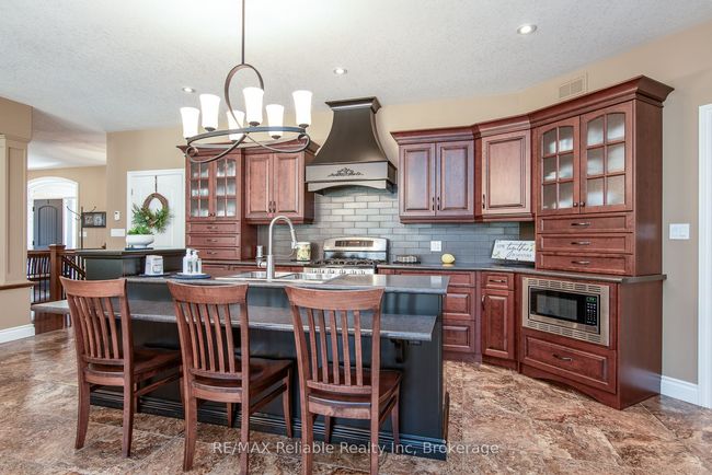 24 Carriage Lane, House other with 3 bedrooms, 3 bathrooms and 6 parking in Bayfield ON | Image 21