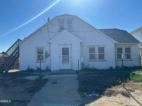 415 Memorial Hwy, Bismarck, ND, 58504-5394 | Card Image