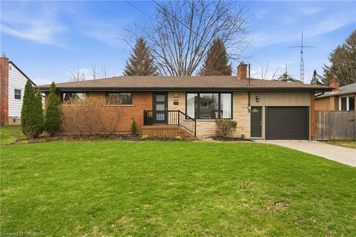 49 Stirling St, Caledonia, ON, N3W1J4 | Card Image