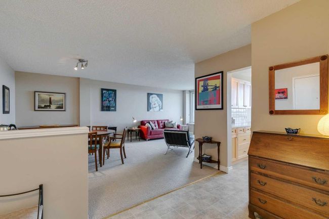 307 - 3339 Rideau Place Sw, Home with 2 bedrooms, 1 bathrooms and 1 parking in Calgary AB | Image 3