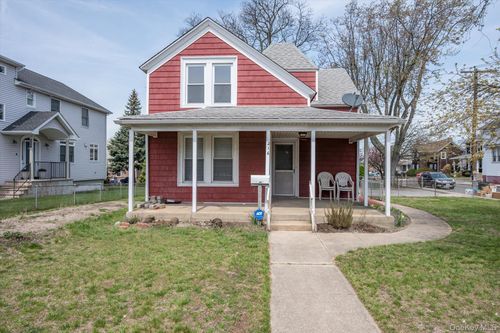 216 Elizabeth Street, Hempstead, NY, 11096 | Card Image