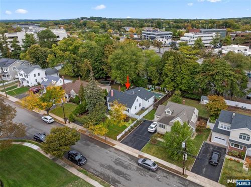 107 James St, Rochelle Park, NJ, 07662-3422 | Card Image