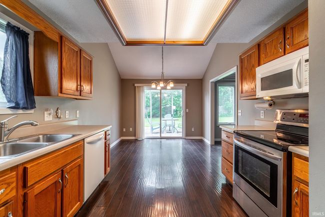1303 Oak Bay Run, House other with 3 bedrooms, 2 bathrooms and null parking in Fort Wayne IN | Image 9