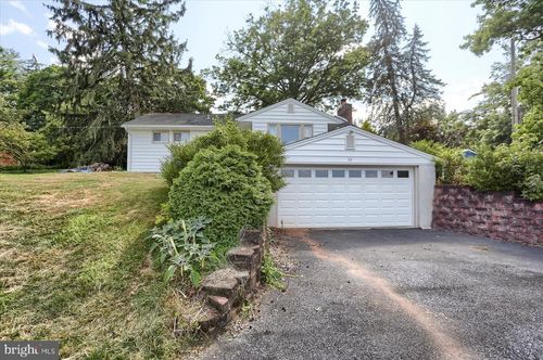 82 Springers Ln, NEW CUMBERLAND, PA, 17070-2455 | Card Image