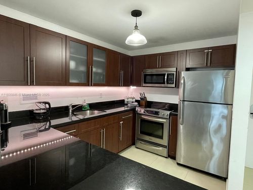 apt-735-2301 Collins Ave, Miami Beach, FL, 33139-1631 | Card Image