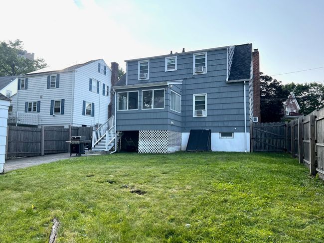 17 Rock Spring Rd, House other with 3 bedrooms, 3 bathrooms and null parking in Stamford CT | Image 25
