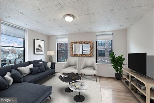 2r-937 Christian St, PHILADELPHIA, PA, 19147-3832 | Card Image