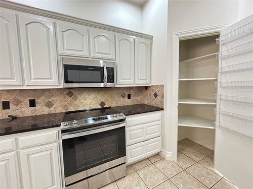 700 Cornell St, Bentonville, AR, 72712-7403 | Card Image