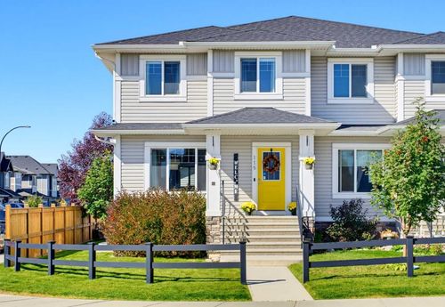115 Heartland Blvd, Home with 4 bedrooms, 4 bathrooms and 2 parking in Cochrane AB | Card Image