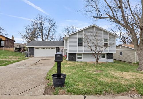 13 Greenfield Dr, Saint Peters, MO, 63376-3013 | Card Image