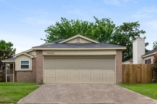 13207 Pebblewalk Cir S, Houston, TX, 77041-1822 | Card Image