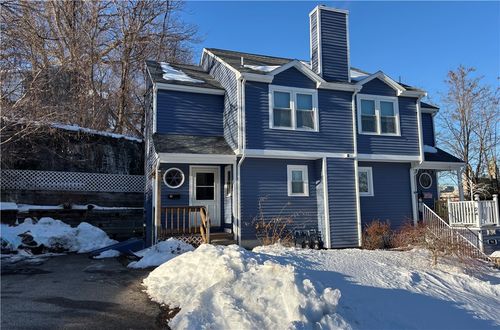 18 Villa Nova St, Woonsocket, RI, 02895-4704 | Card Image