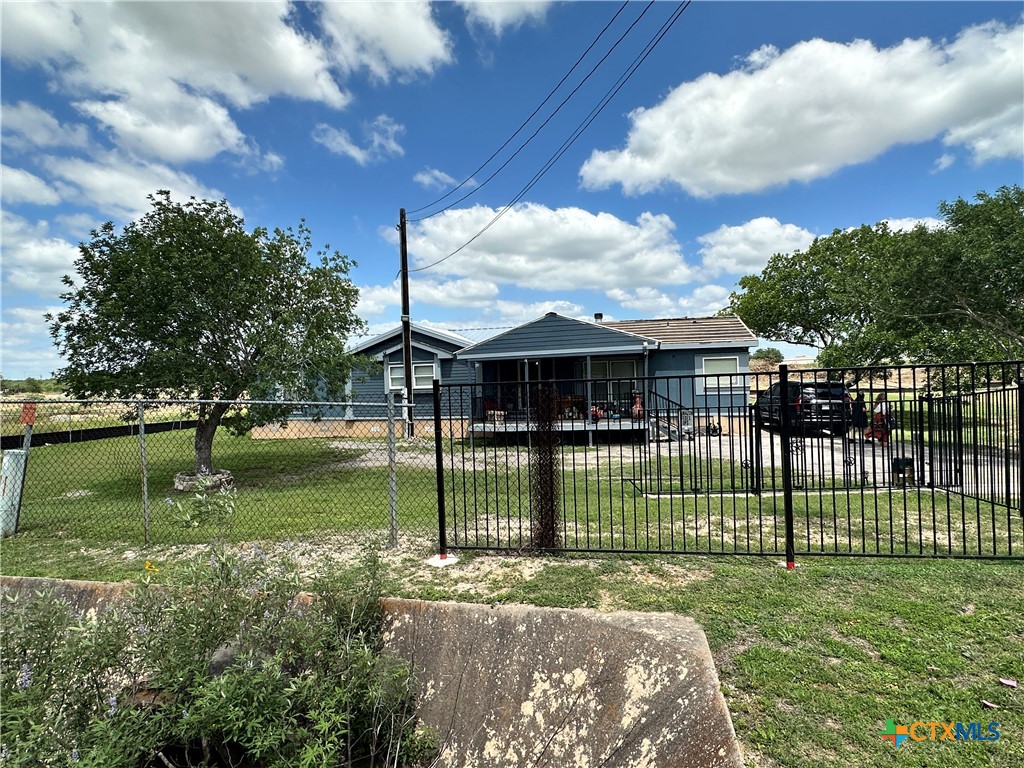 Commercial Sale in Buda 4