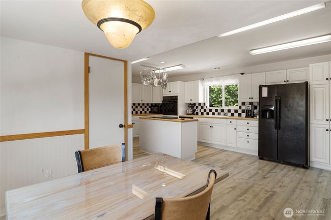 Kitchen & Dining Area | Image 12