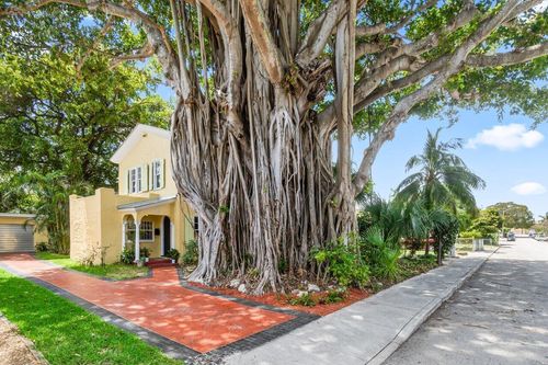 924 Almeria Road, West Palm Beach, FL, 33405 | Card Image
