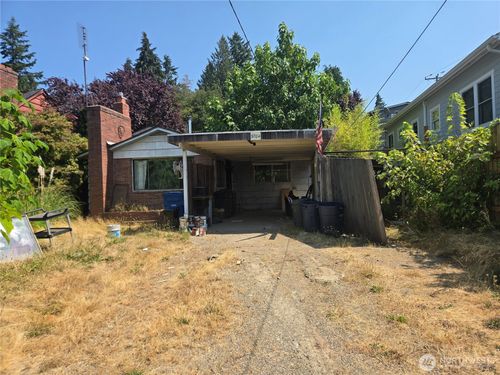 9704 8th Ave Ne, Seattle, WA, 98115-2121 | Card Image