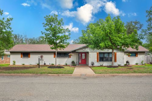 2103 S High St, Brady, TX, 76825-7417 | Card Image