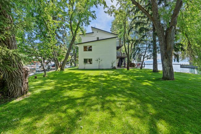 Expansive yard with mature trees | Image 51